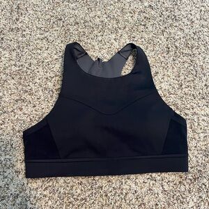 Brooks Women’s brand new 3 pockets sport bra. No tags available.